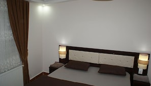 Apartment, 2 Schlafzimmer | 2 Schlafzimmer, Schreibtisch, Bügeleisen/Bügelbrett, kostenloses WLAN