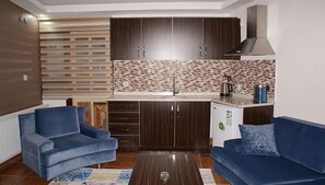 Apartment, 2 Schlafzimmer | Eigene Kochnische | Kühlschrank, Wasserkocher, Kochgeschirr/Geschirr/Besteck