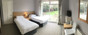 Standard Double or Twin Room, Ensuite | Premium bedding, Select Comfort beds, iron/ironing board, free WiFi - Haymills Guesthouse (Solihull)