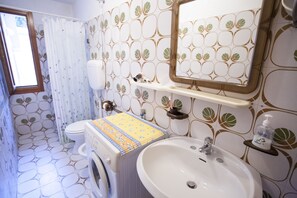 Villa | Bathroom | Shower, bidet - Villetta Bel Giardino (Campo nell'Elba)