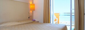 Superior Double Room, Sea View (Le Sale) | Premium bedding, minibar, in-room safe, desk - Hotel Mara (Ortona)