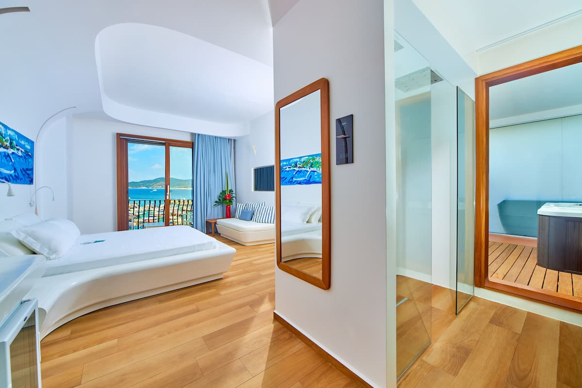 1 bedroom, minibar, in-room safe, individually decorated