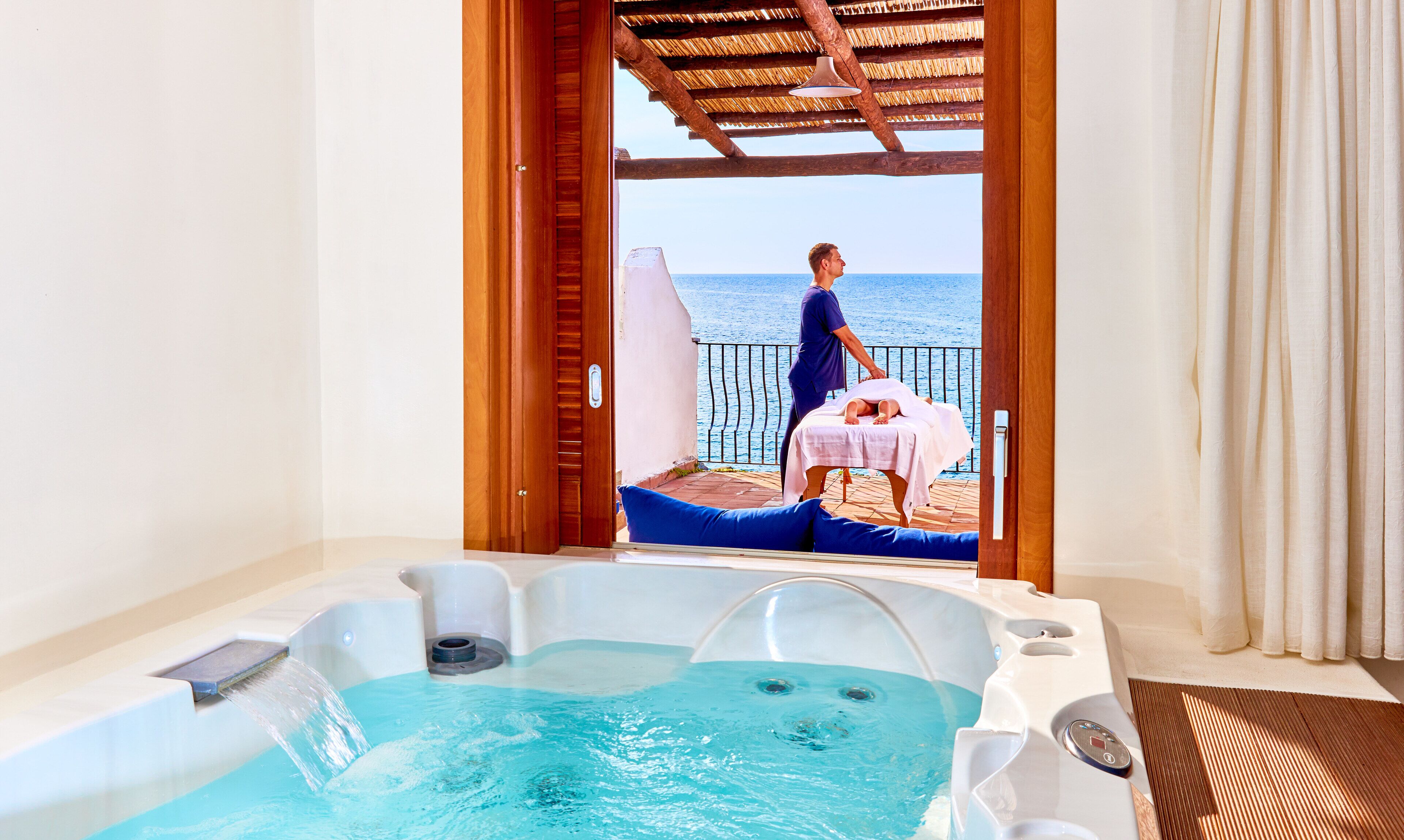 Minibar, coffres-forts dans les chambres, décoration personnalisée