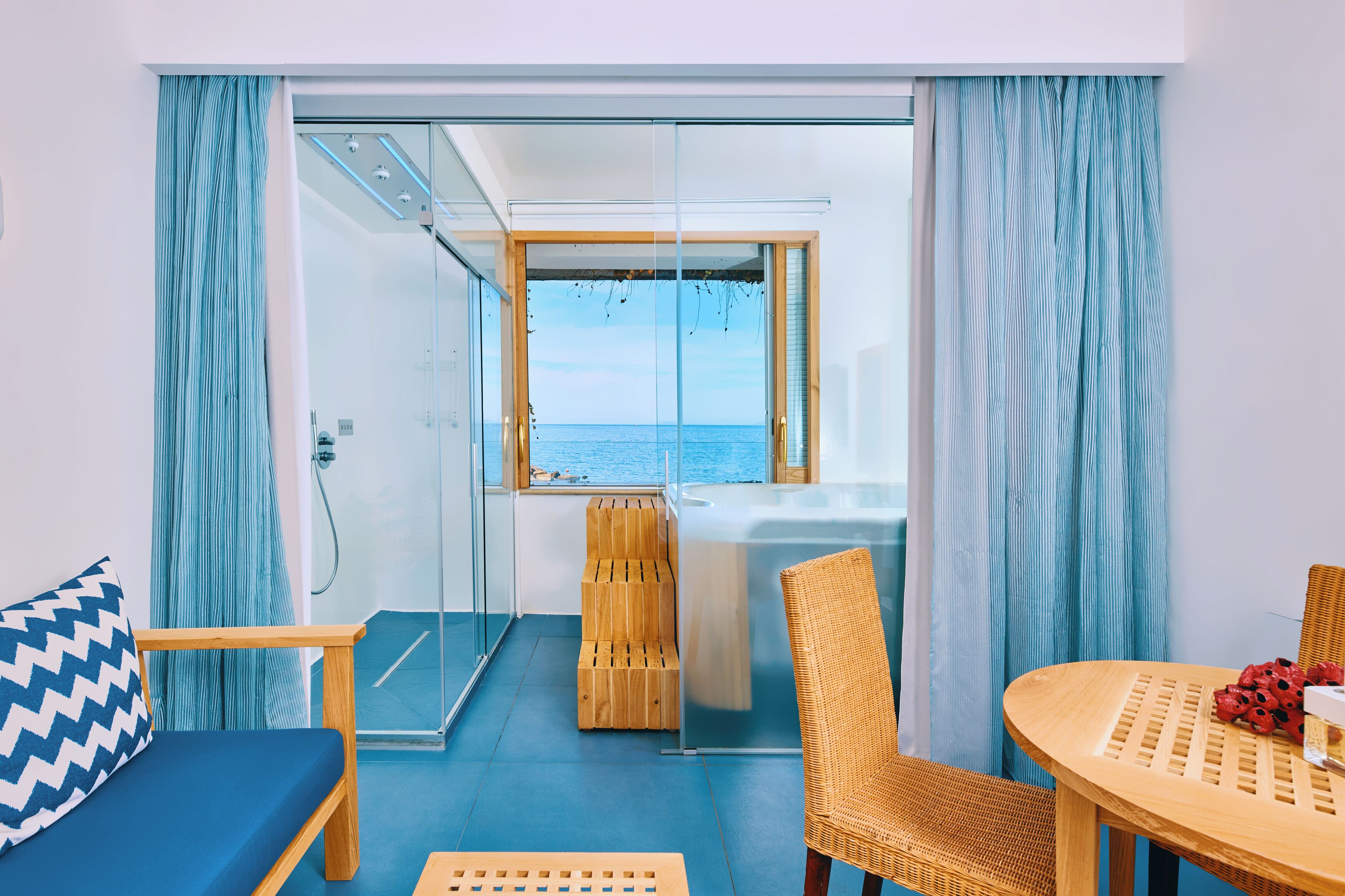 suite d'autore gordon con jacuzzi | 1 bedroom, minibar, in-room safe, individually decorated