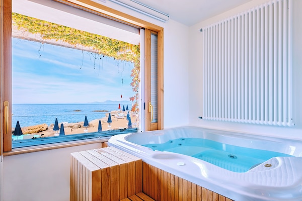 Suite D'Autore Gordon con Jacuzzi | Pemandangan pantai/laut