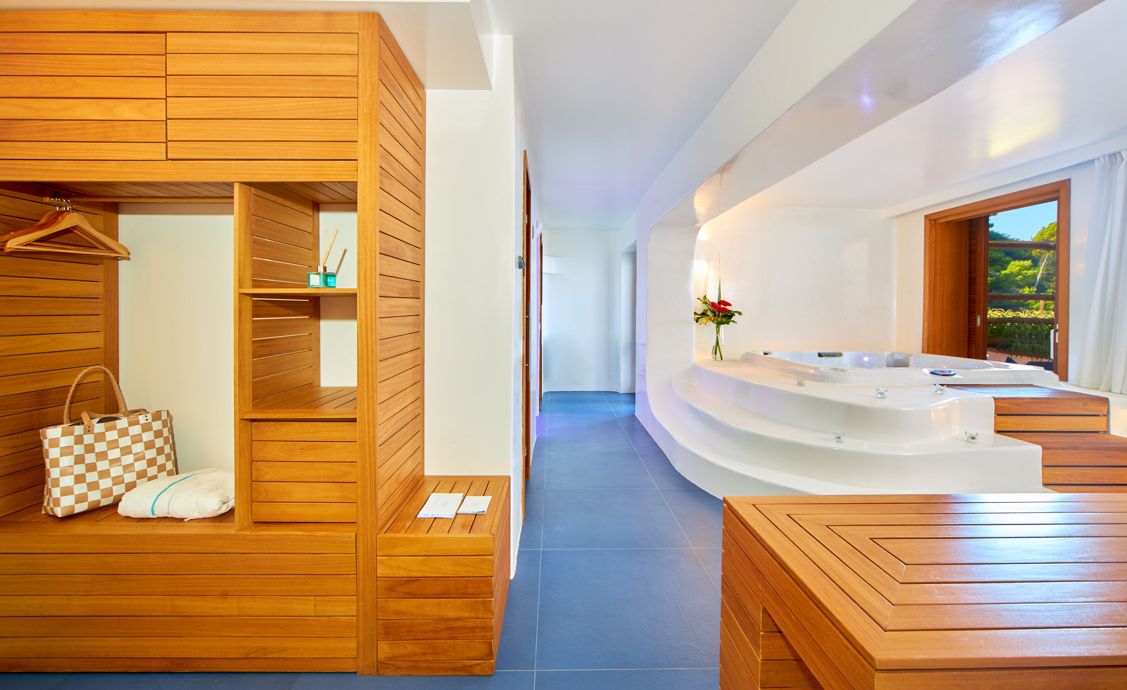 1 bedroom, minibar, in-room safe, individually decorated