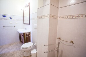 Apartment | Bathroom - Appartamento Il Golfo (Golfo Aranci)