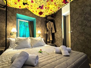 Luxury Suite, 2 Bedrooms, 2 Bathrooms | Living area