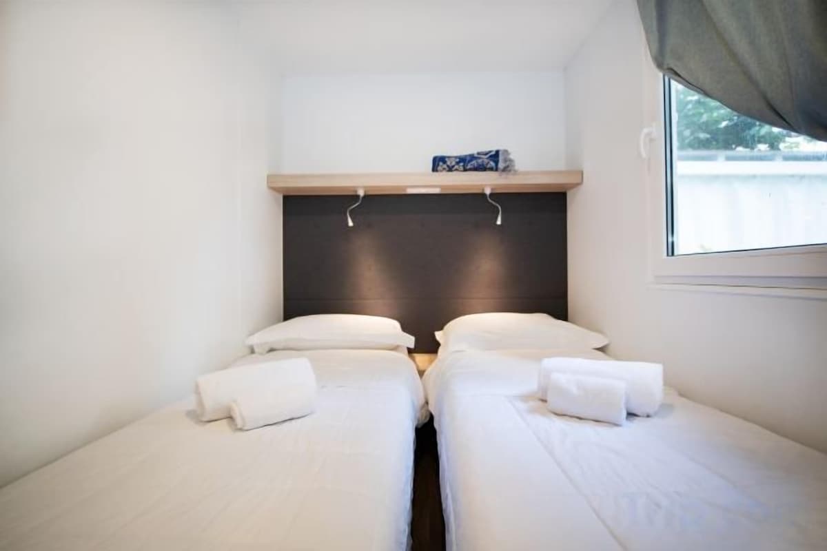 Egyptian cotton sheets, premium bedding, down duvets, desk