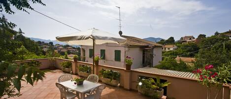 Apartment | Terrace/patio