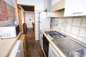 Apartment | Eigene Küche | Kühlschrank, Mikrowelle, Herdplatte, Kochgeschirr/Geschirr/Besteck
