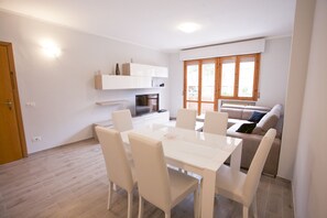 Appartamento | Area soggiorno | TV