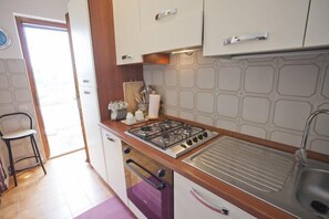 Villa | Eigene Küche | Kühlschrank, Herdplatte, Geschirrspüler, Wasserkocher