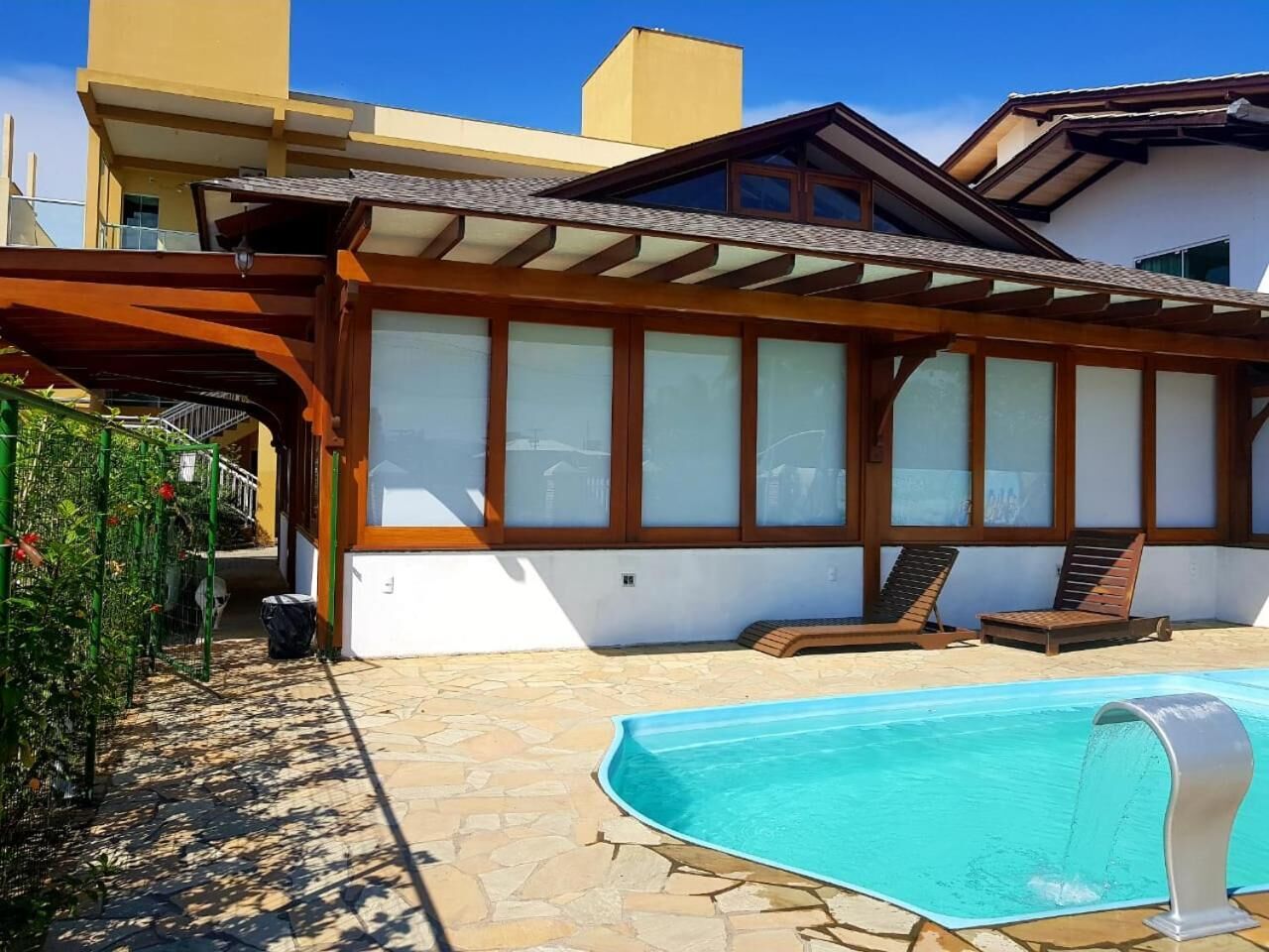 Piscina all'aperto, con ingresso dalle 09:00 alle 21:00, lettini