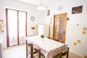 Apartment | Wohnbereich | Fernseher