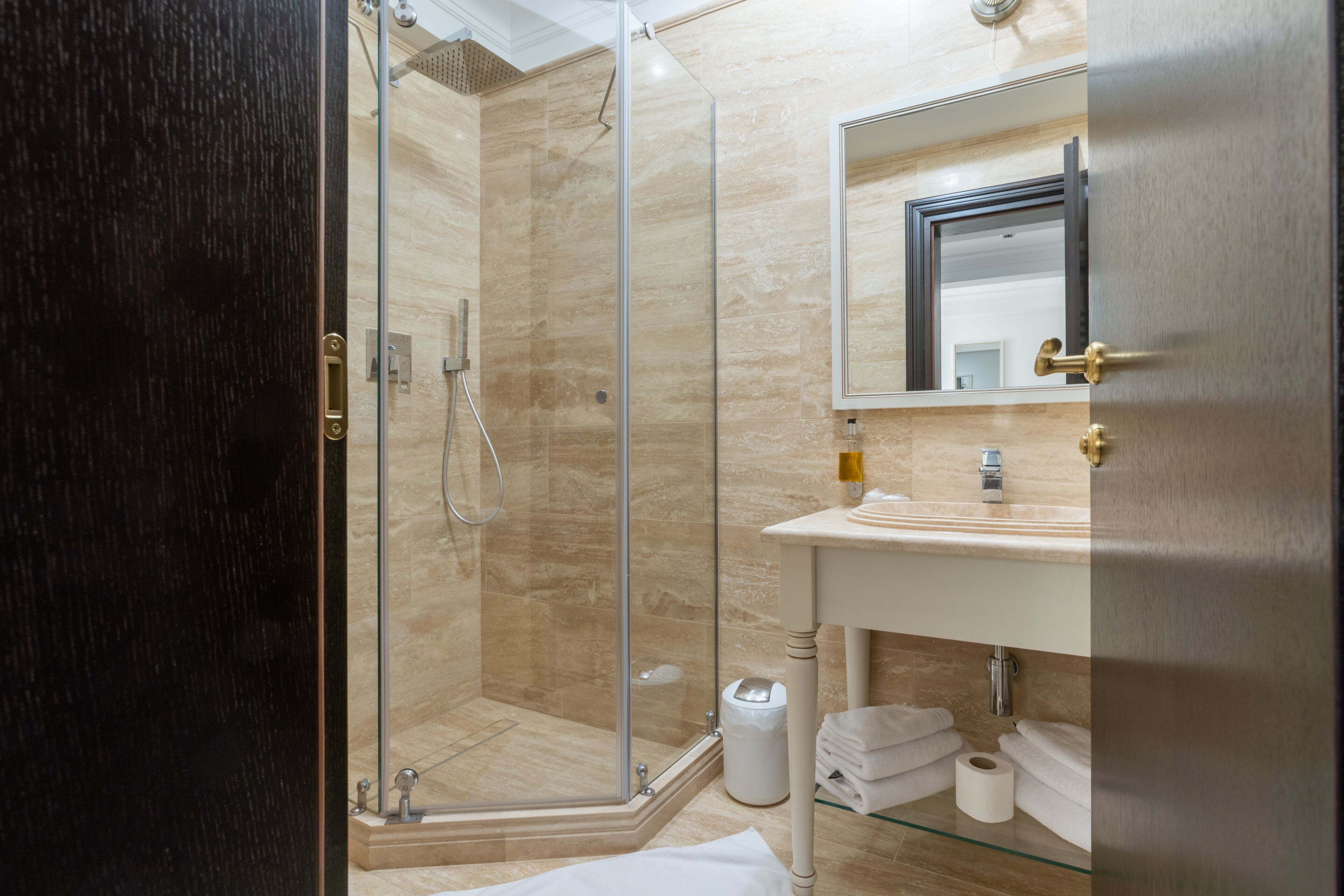 standard single room, 1 single bed | bathroom | shower, free toiletries, hair dryer, bathrobes