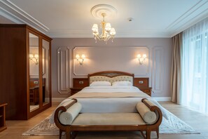 Quarto casal standard, 1 cama Queen e sofá-cama | Frigobar, ferros/tábuas de passar roupa, Wi-Fi de cortesia