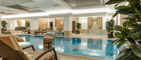 Indoor pool, sun loungers