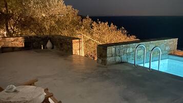 X_ecutive Suite with Sea View and Private Pool