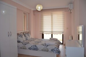 Apartment, 2 Schlafzimmer | 2 Schlafzimmer, Schreibtisch, Bügeleisen/Bügelbrett