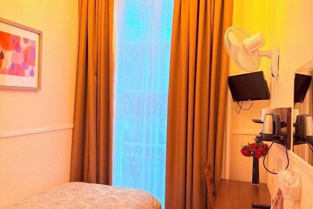 Free WiFi, bed sheets