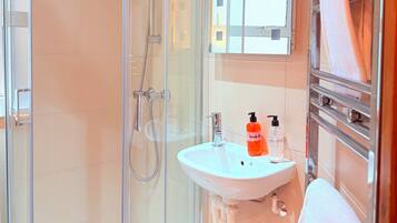 Standard Single Room | Bathroom