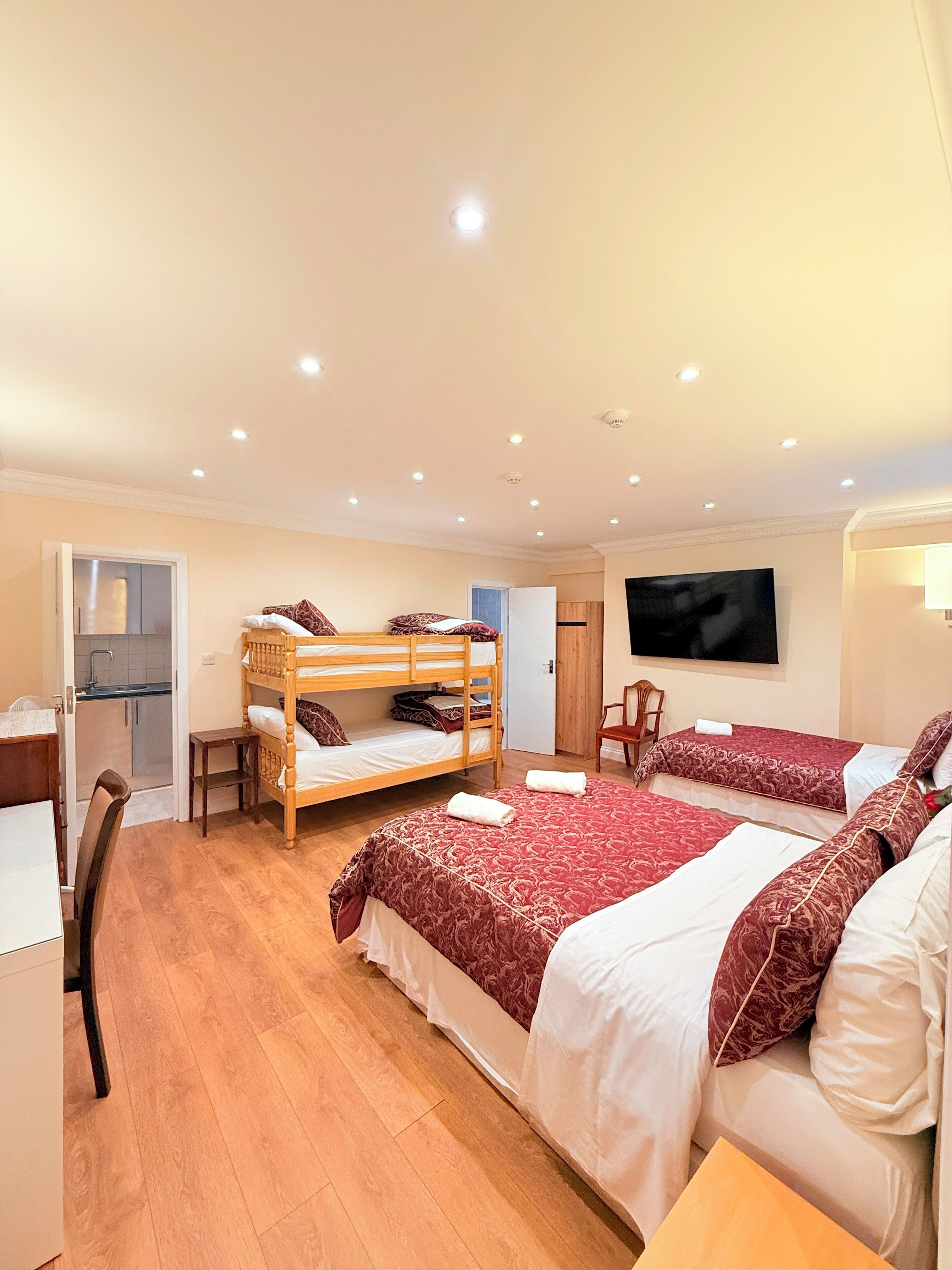 Photo - Europa House Hotel, London Paddington