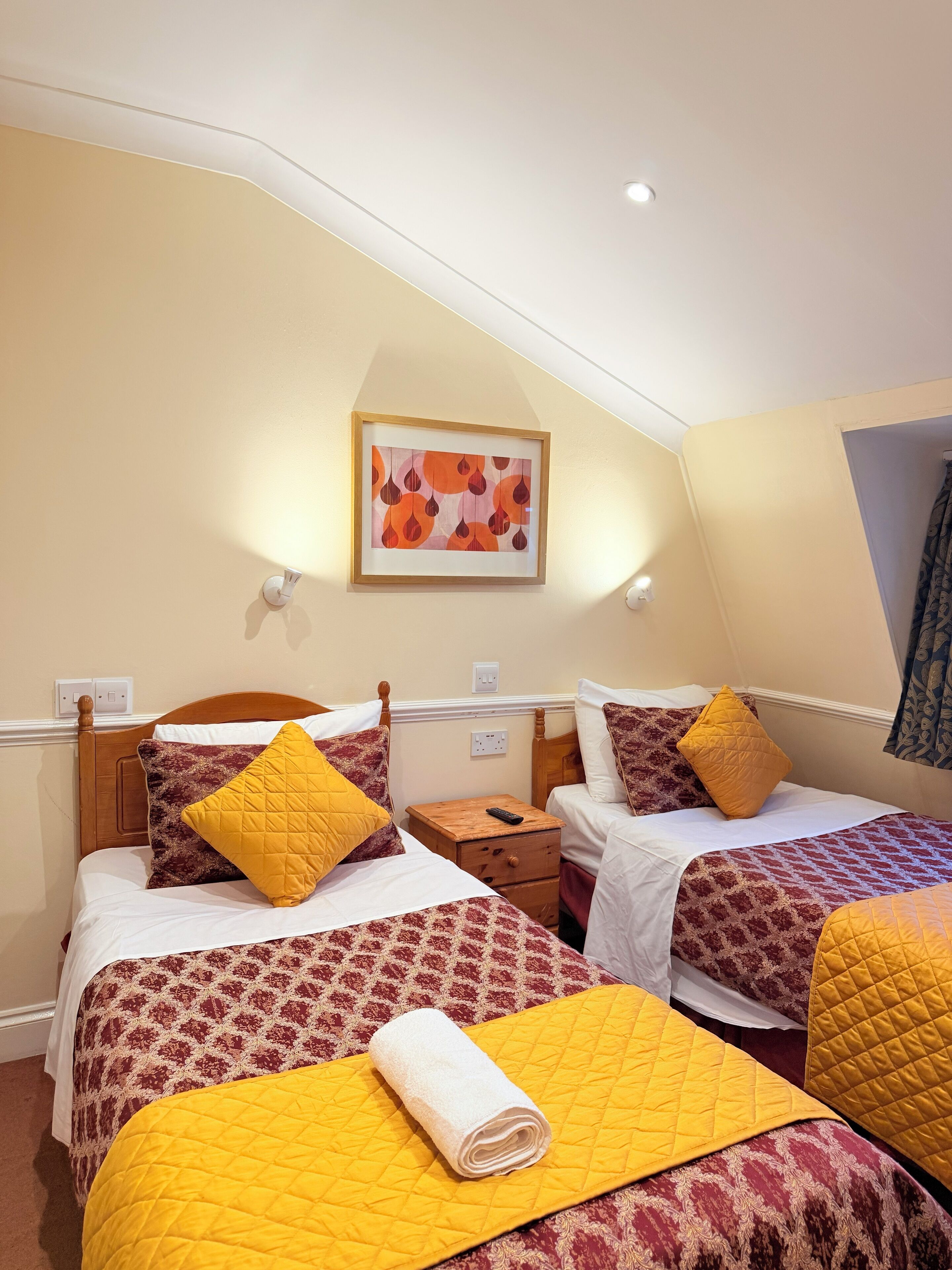 Kahden hengen standard-huone (kaksi sänkyä) | Ilmainen Wi-Fi, vuodevaatteet