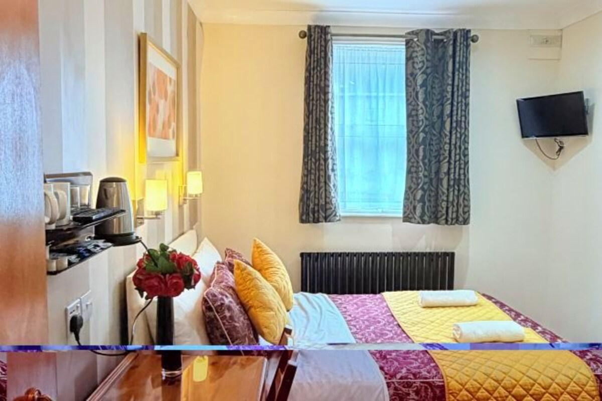 WiFi (free), bed sheets