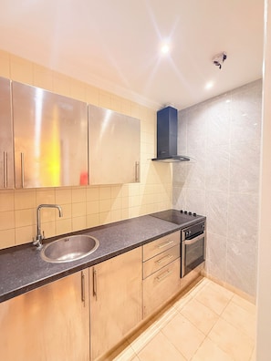 Studio Family | Private kitchenette | Coffee/tea maker, electric kettle