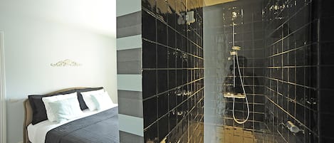 Chambre double | Douche de la salle de bain