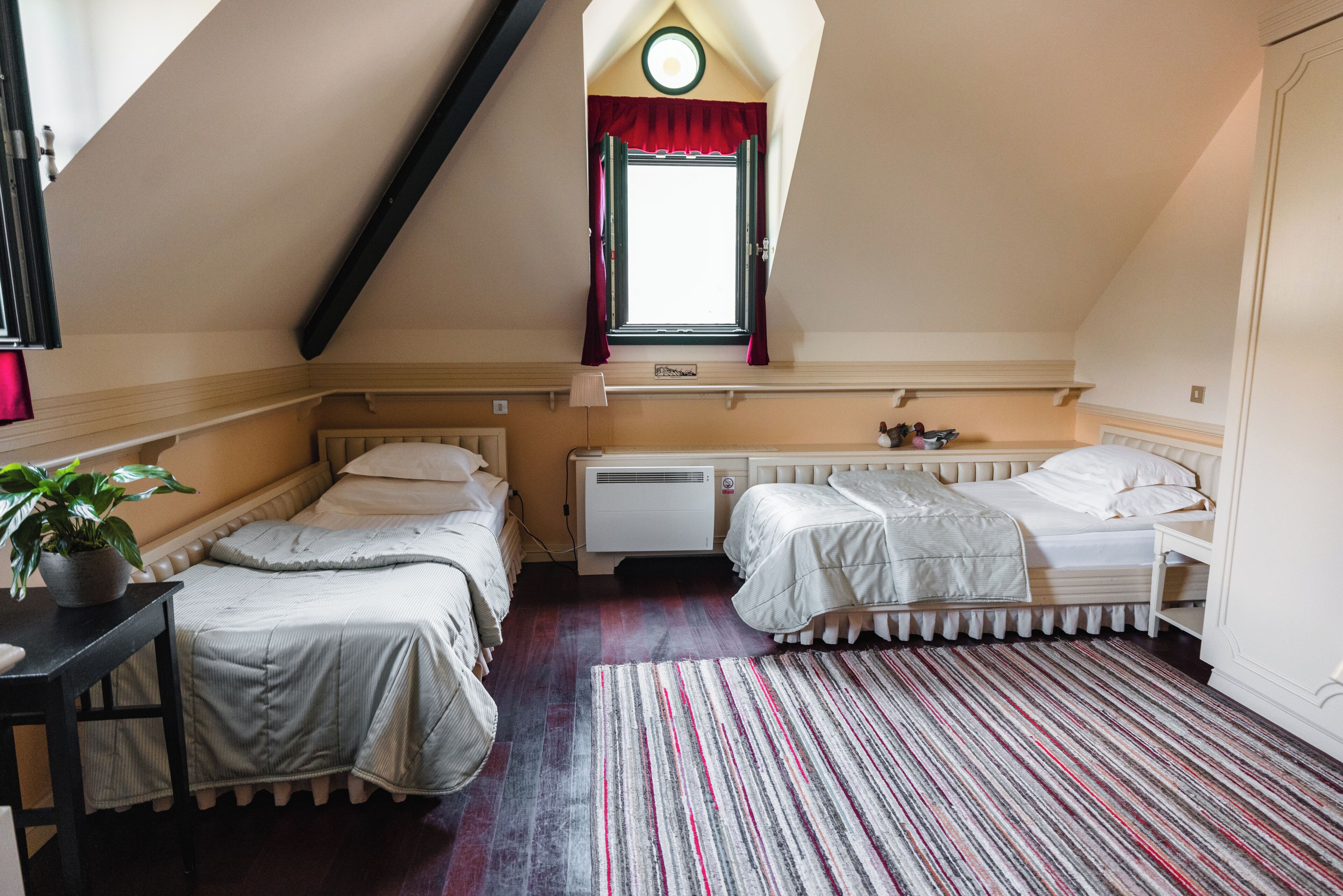 Chambre Triple Standard | Minibar, chambres insonorisées, Wi-Fi gratuit, draps fournis