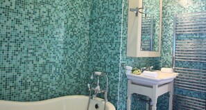 Quarto casal superior, terraço | Banheira de imersão