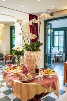 Desayuno bufé gratuito y diario