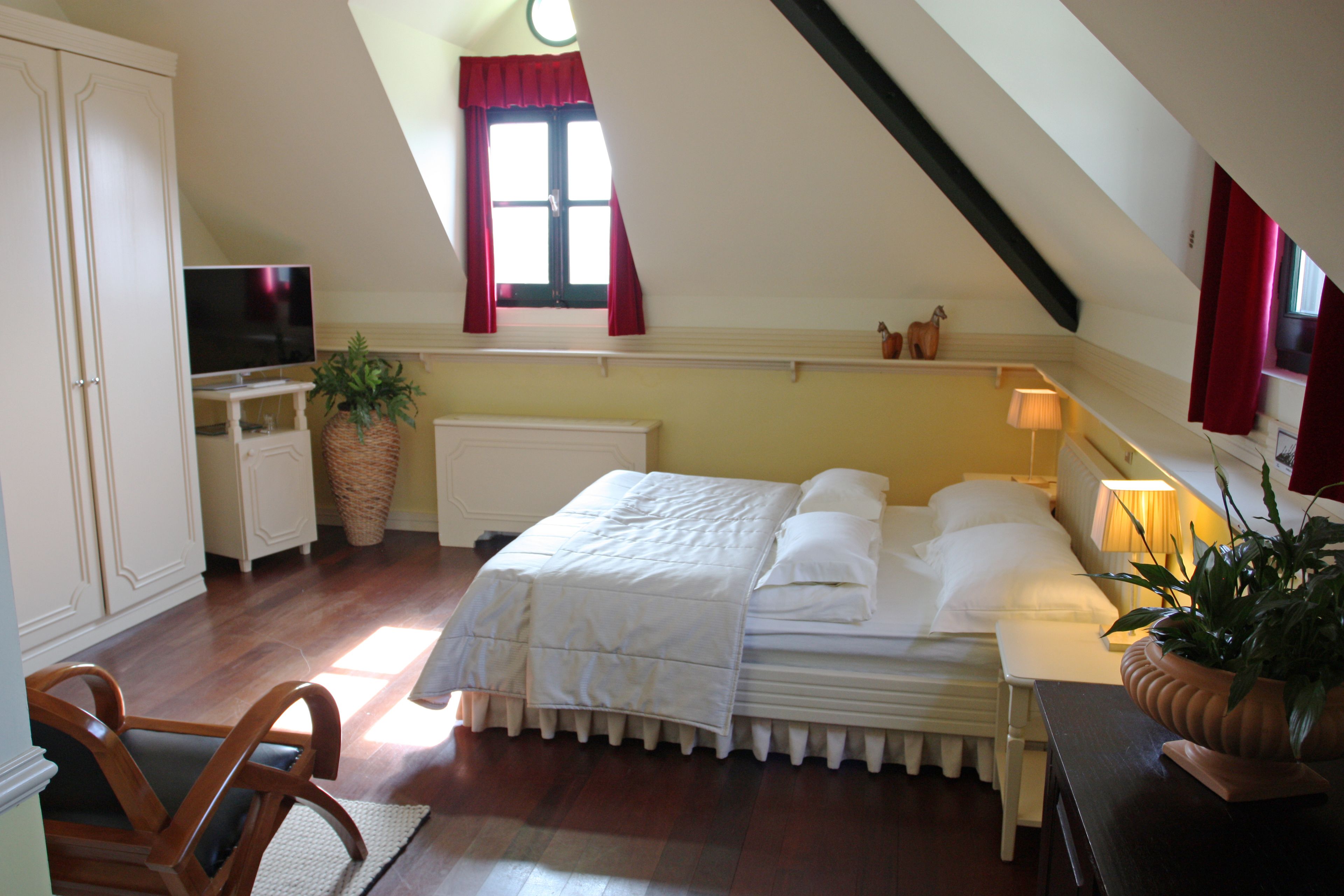 superior double room, mountainside | minibar, soundproofing, free cots/infant beds, free wifi