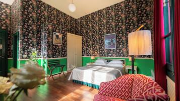 Minibar, soundproofing, free WiFi, bed sheets