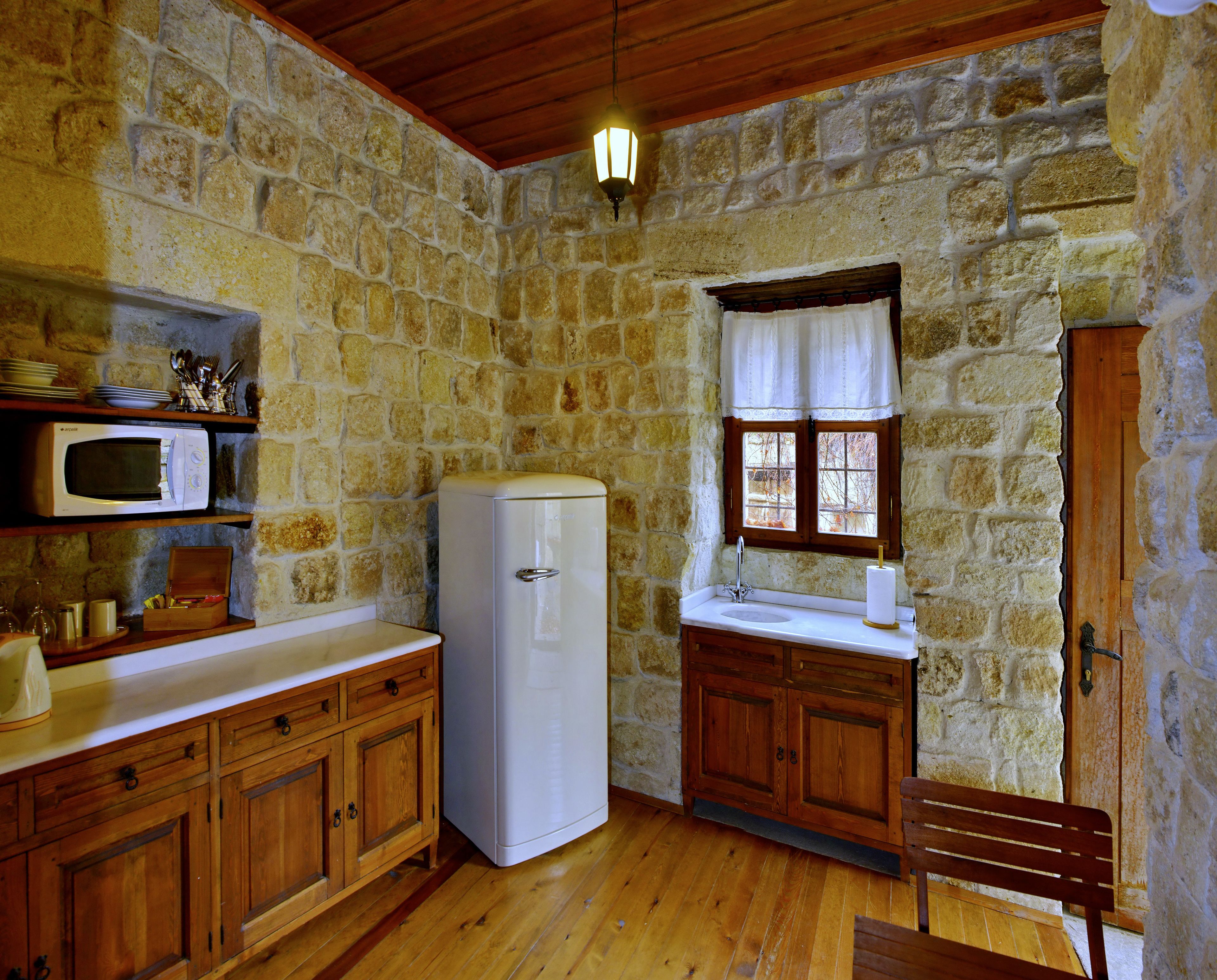 twin arch cave house | private kitchen | full-sized fridge, microwave, oven, stovetop