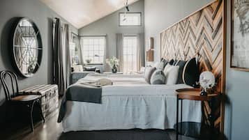 Junior Suite | 1 bedroom, minibar, in-room safe, individually decorated