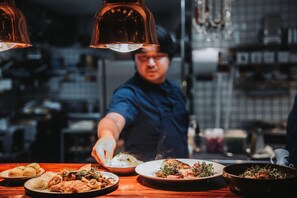 Breakfast, lunch and dinner served - Slipens Hotell (Fiskebackskil)