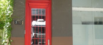 Departamento-casa muy amplio y céntrico.