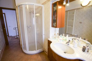 Villa | Badezimmer