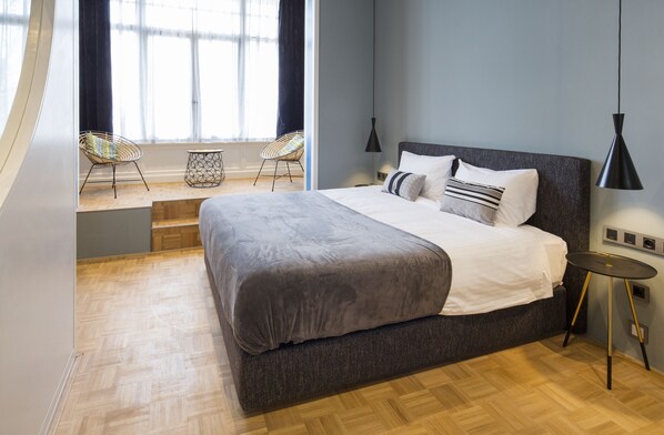 Standard Quadruple Room | In-room safe, desk, blackout curtains, free WiFi - Quentin Zoo hotel (Amsterdam)