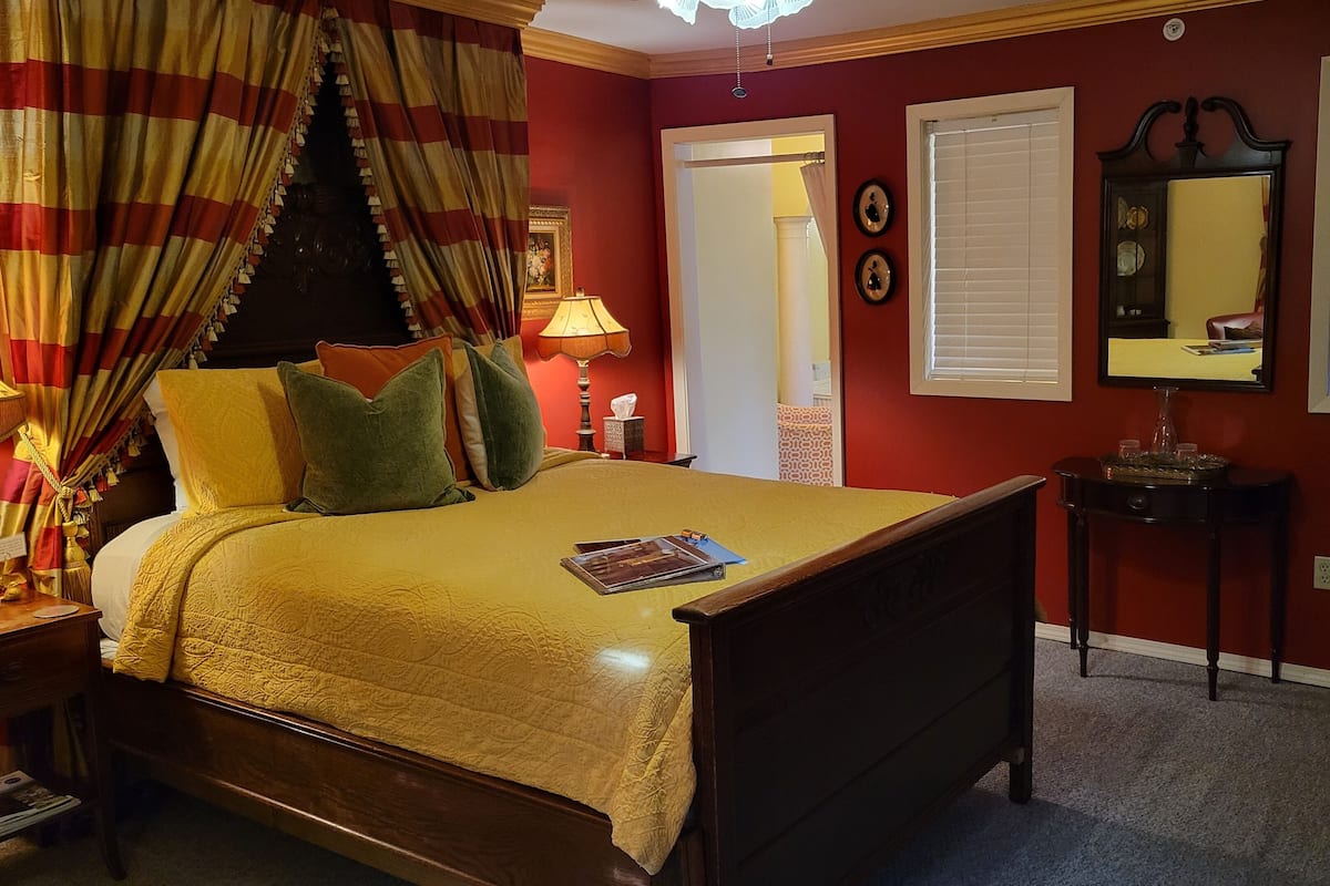 Room, Private Bathroom (Carriage Chamber)