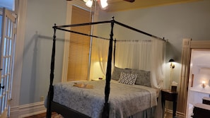 Deluxe Double Room, 2 Bedrooms (Guest Suite) | 1 bedroom, individually decorated, individually furnished