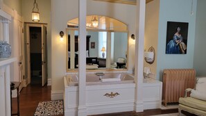 Habitación individual Confort | Decoración personalizada y muebles diferentes 