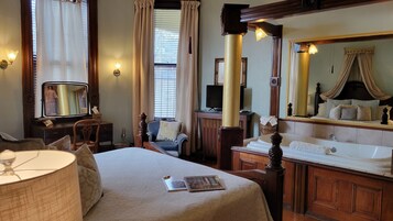 Luxury Suite | Individually decorated, individually furnished, iron/ironing board