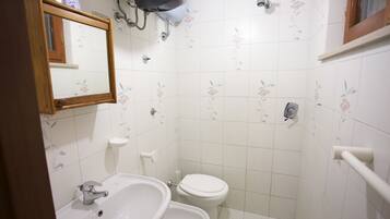 Apartment | Bathroom | Shower