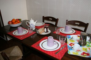 Apartment, 1 Schlafzimmer, Terrasse | Wohnbereich | Flachbildfernseher