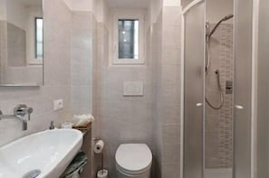 Apartment, 1 Bedroom | Bathroom | Shower, free toiletries, hair dryer, bidet
