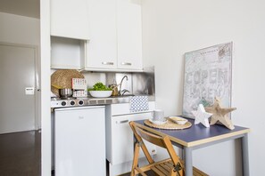 Standard Studio, 1 Single Bed | Private kitchenette - Residencia Universitaria Resa As Burgas - Centro Adscrito a REAJ - Campus Accomodation (Ourense)